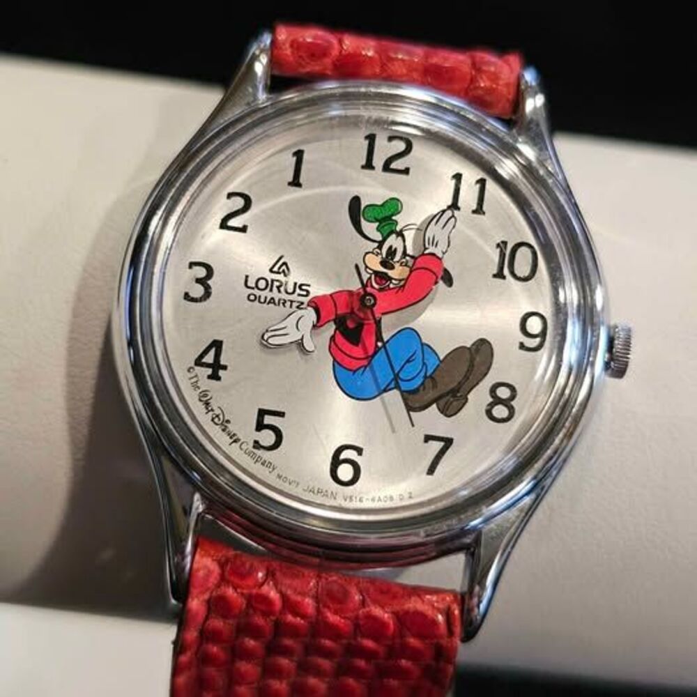 Rare vintage Disney Backwards Goofy Lorus watch!